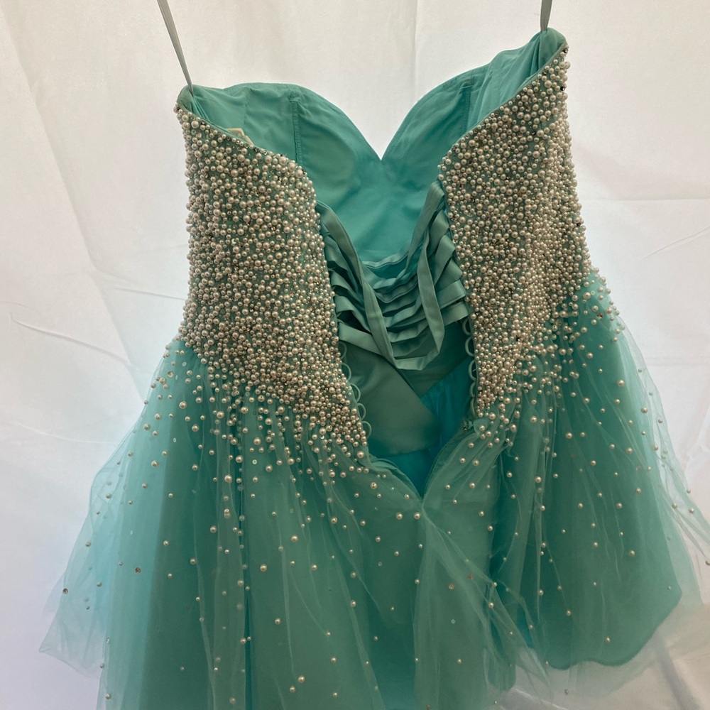 Prom dress - Picture 2 of 4